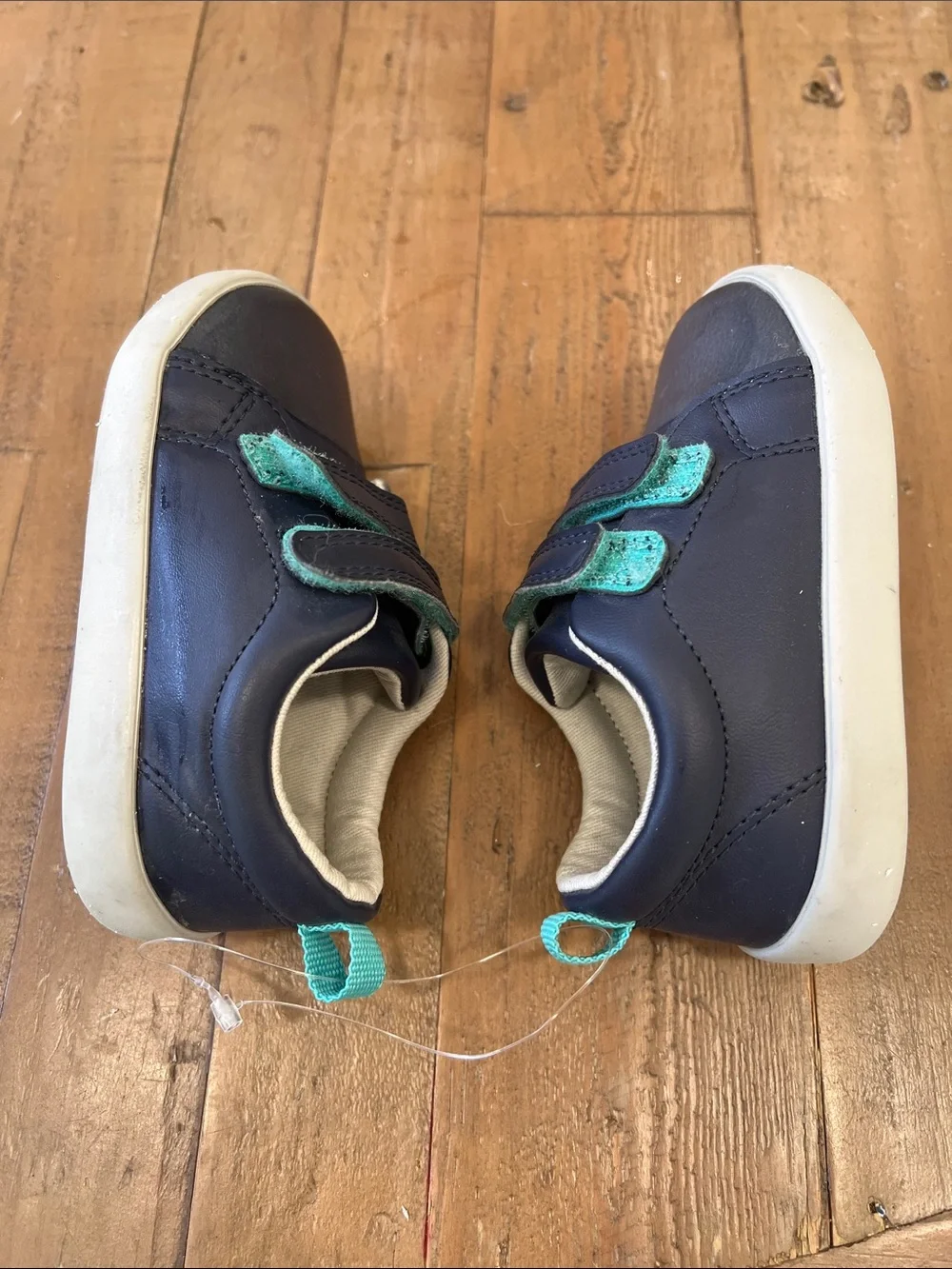 Ten little navy leather hook and loop sneakers little kids size 7